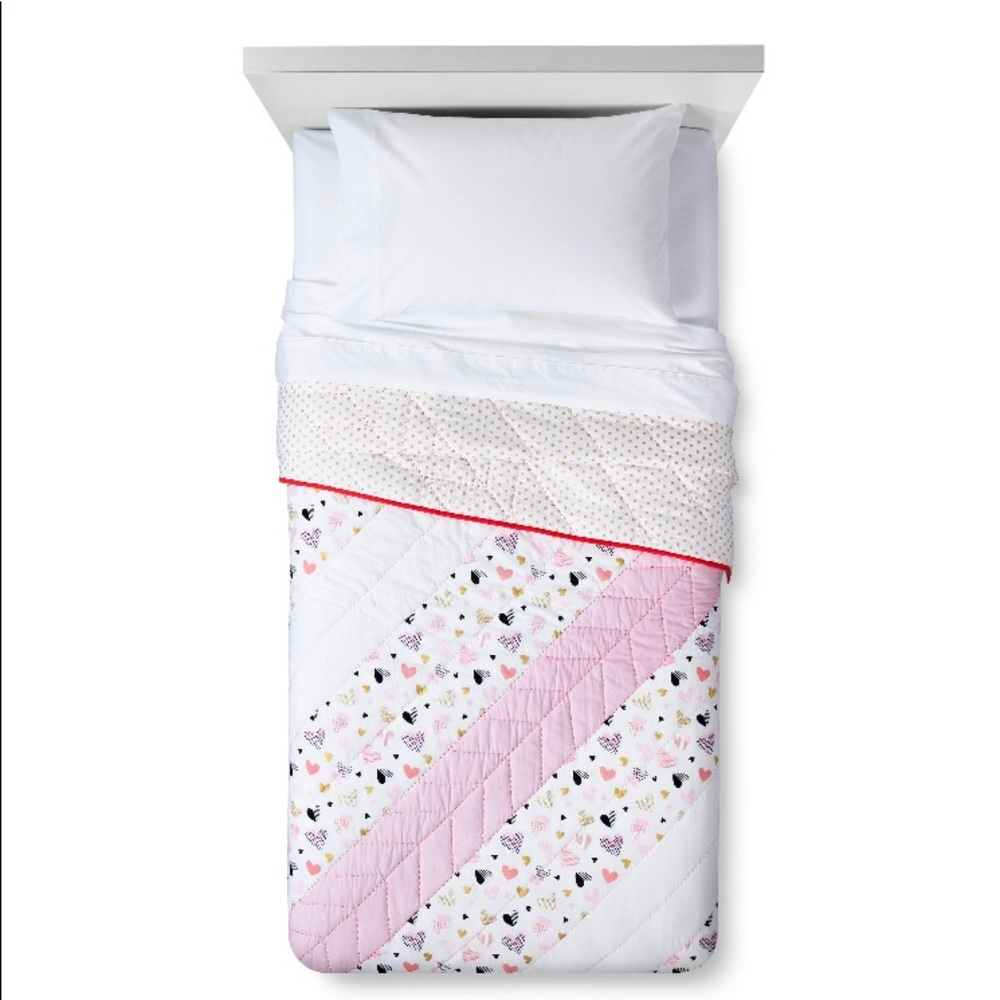 Pillowfort “Metallic Hearts” Quilt